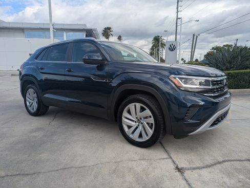 Used 2023 Volkswagen Atlas Cross Sport SE FWD image 2
