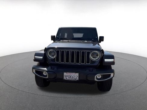 Used 2025 Jeep Wrangler Sahara image 4