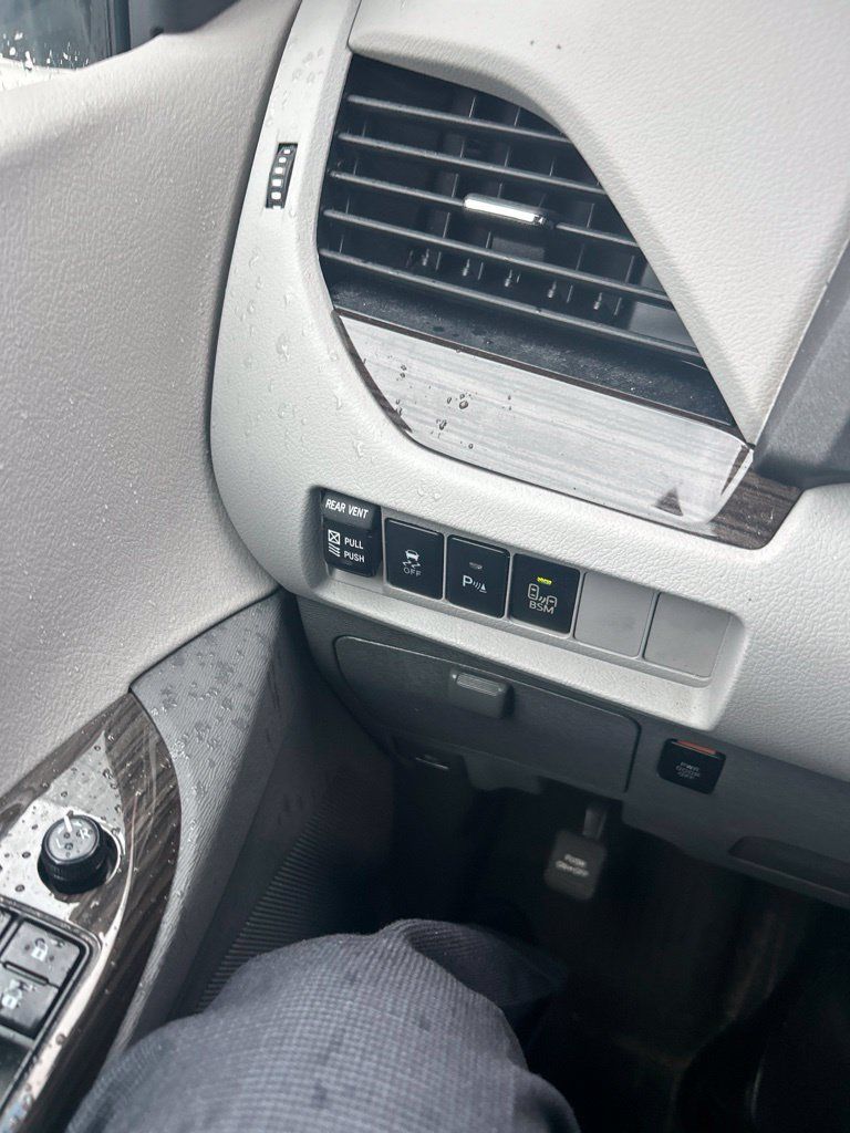 Used 2017 Toyota Sienna XLE w/ XLE Navigation Package FWD image 10