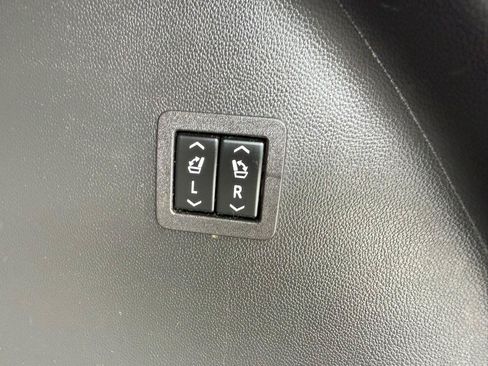Used 2022 Buick Enclave Premium AWD/4WD image 19