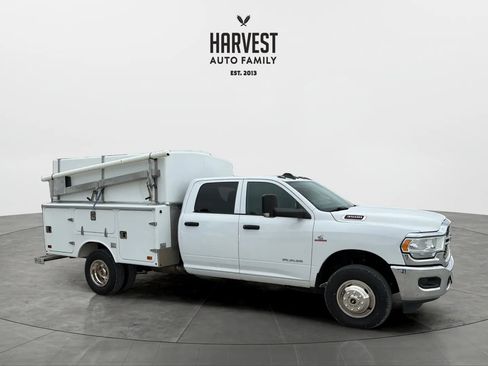 Used 2022 RAM 3500 Tradesman w/ Chrome Appearance Group AWD/4WD image 9