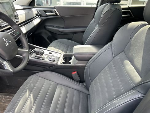 Used 2024 Mitsubishi Outlander SE image 10