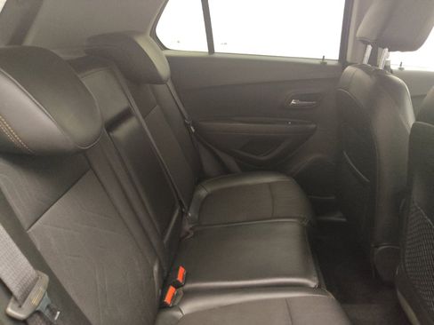 Used 2018 Chevrolet Trax LT w/ LT Convenience Package FWD image 19