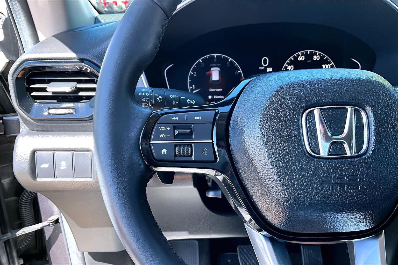Used 2025 Honda Pilot Touring image 23