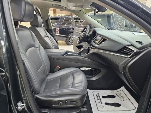 Used 2018 Buick Enclave Premium w/ Experience Buick Package FWD image 21