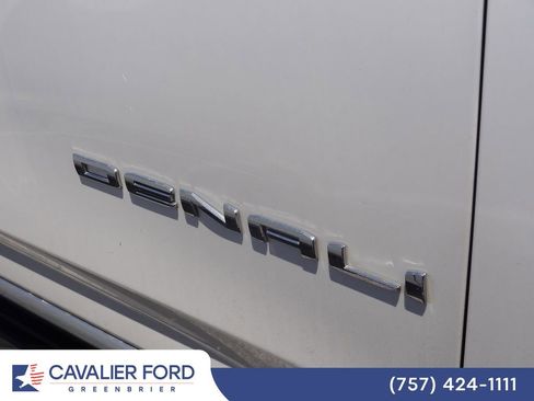 Used 2022 GMC Yukon XL Denali AWD/4WD image 17
