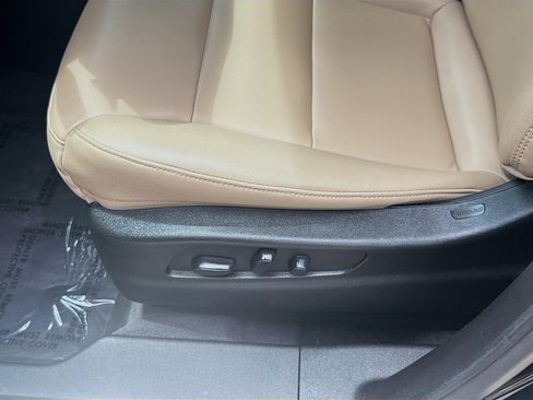 Used 2024 Cadillac XT4 Luxury FWD image 18
