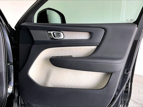 Used 2023 Volvo XC40 B5 Plus w/ Protection Package Premier image 25