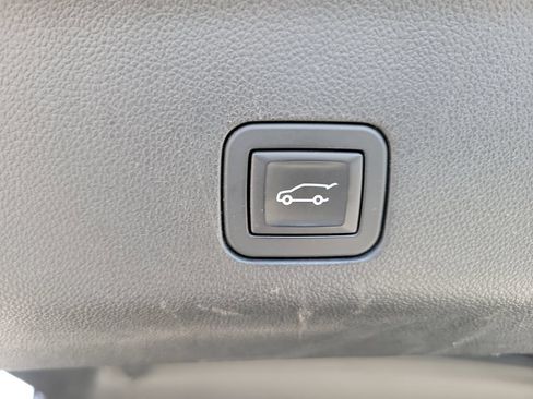 Used 2024 Chevrolet Tahoe Premier AWD/4WD image 9
