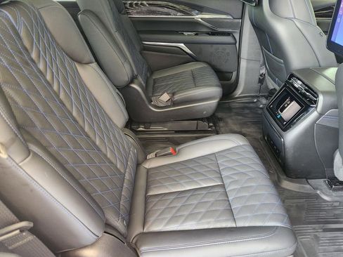 Used 2025 Cadillac Escalade IQ Luxury 1 w/ LPO, Radiant Package AWD/4WD image 31