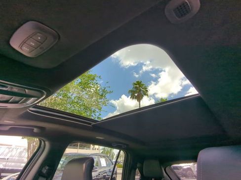 Used 2024 Jeep Wagoneer Launch Edition AWD/4WD image 24