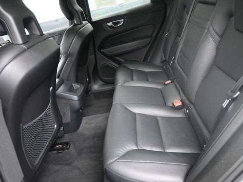 Used 2018 Volvo XC60 T6 Momentum w/ Advanced Package AWD/4WD image 13