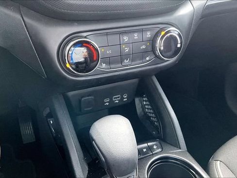 Used 2023 Chevrolet TrailBlazer LT FWD image 23