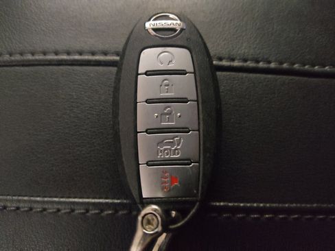 Used 2020 Nissan Rogue SV FWD image 32