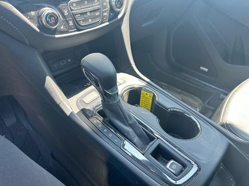 Used 2024 Chevrolet Equinox Premier AWD/4WD image 19