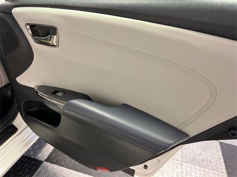 Used 2015 Toyota Avalon XLE Touring image 13