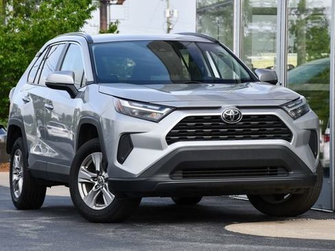 Used 2025 Toyota RAV4 XLE AWD/4WD image 4