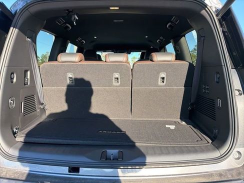 New 2026 Nissan Armada SL w/ Captain's Chari Seat Package image 32