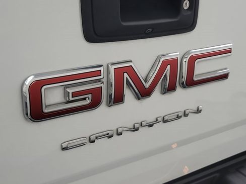 Used 2022 GMC Canyon Elevation image 9