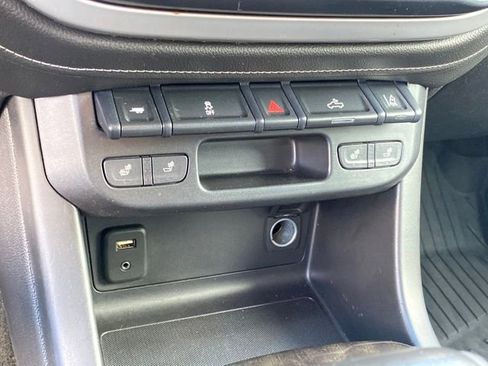 Certified 2017 GMC Canyon SLT w/ Driver Alert Package image 13