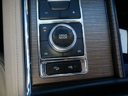 Certified 2024 Ford Expedition Limited image 31