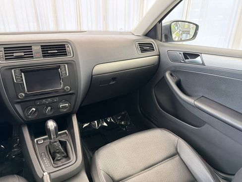 Used 2017 Volkswagen Jetta SE image 28