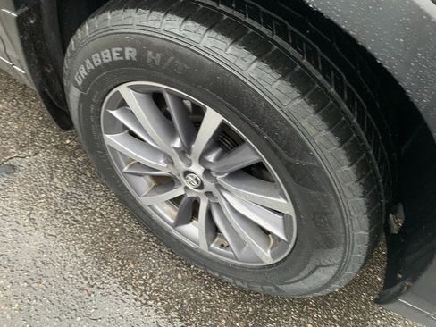 Used 2018 Toyota Highlander XLE image 9