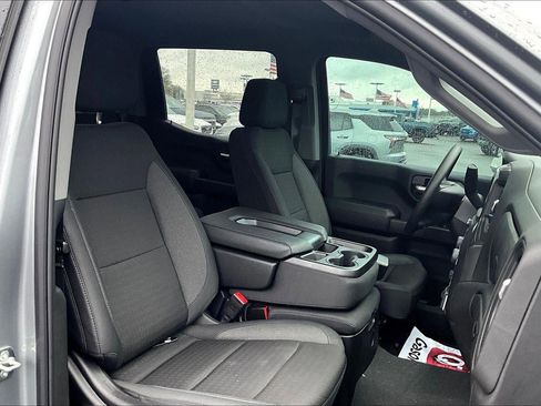 Used 2025 Chevrolet Silverado 1500 Custom image 6