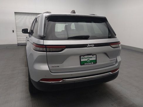 Used 2023 Jeep Grand Cherokee Laredo AWD/4WD image 6