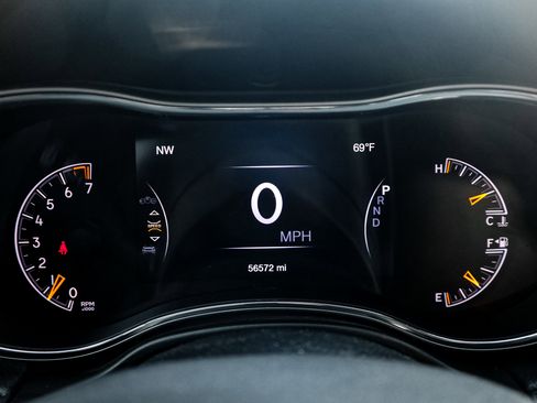 Used 2022 Jeep Grand Cherokee Laredo X AWD/4WD image 21