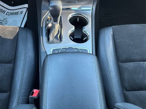 Used 2020 Jeep Grand Cherokee Laredo w/ Quick Order Package 2BN North image 21