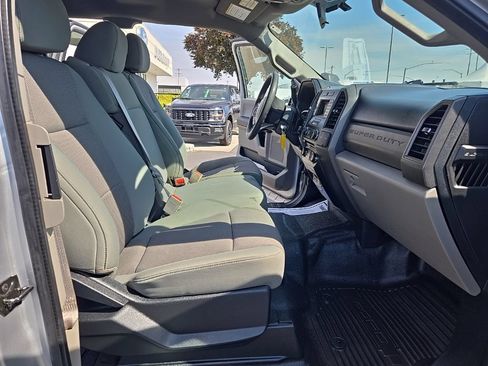 Used 2018 Ford F250 XL w/ Power Equipment Group AWD/4WD image 15