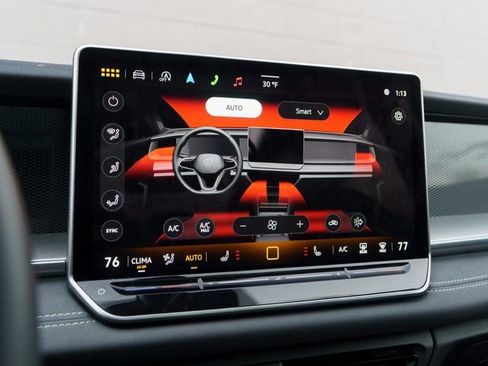 Used 2025 Volkswagen Tiguan SE w/ Panoramic Sunroof Package image 26