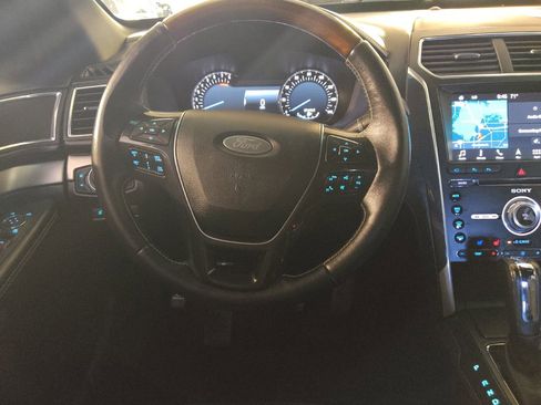 Used 2018 Ford Explorer Platinum AWD/4WD image 22