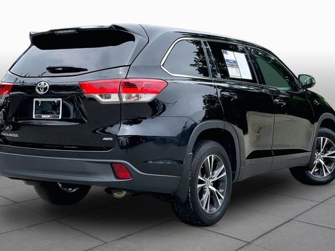 Used 2019 Toyota Highlander LE AWD/4WD image 13