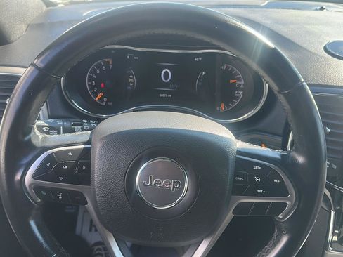 Used 2020 Jeep Grand Cherokee Laredo w/ 18" Wheel & 8.4" Radio Group image 14