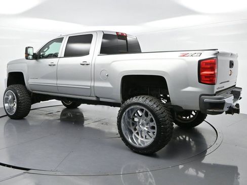 Used 2018 Chevrolet Silverado 2500 LT w/ LT Convenience Package AWD/4WD image 5