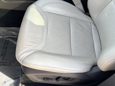 Used 2023 Ford Explorer Platinum w/ Technology Package AWD/4WD image 20