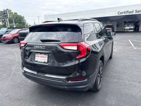 Used 2024 GMC Terrain SLT w/ Elevation Edition FWD image 7
