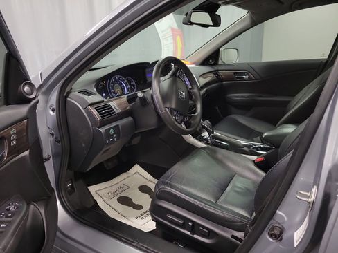 Used 2016 Honda Accord Touring image 12