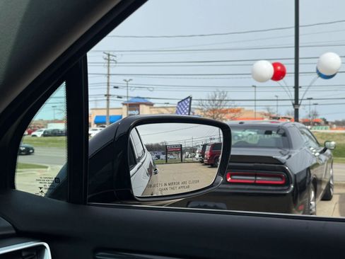 Used 2020 Buick Enclave Premium w/ Sun and Sites Package image 47