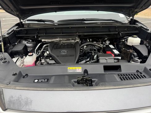 Certified 2024 Toyota Highlander XLE FWD image 21