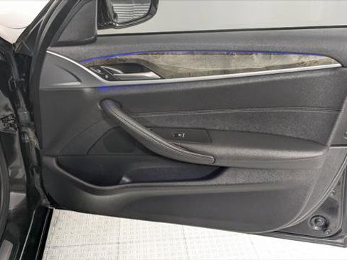 Used 2020 BMW 530i w/ Convenience Package image 23
