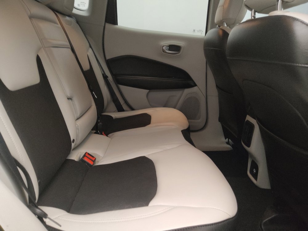 Used 2017 Jeep Compass Latitude FWD image 19