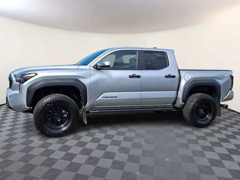 Used 2025 Toyota Tacoma TRD Off-Road AWD/4WD image 9