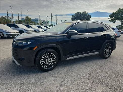Used 2025 Volkswagen Tiguan S w/ 18" Wheel Package FWD image 6