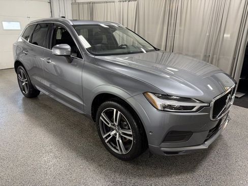 Used 2018 Volvo XC60 T5 Momentum w/ Vision Package image 3