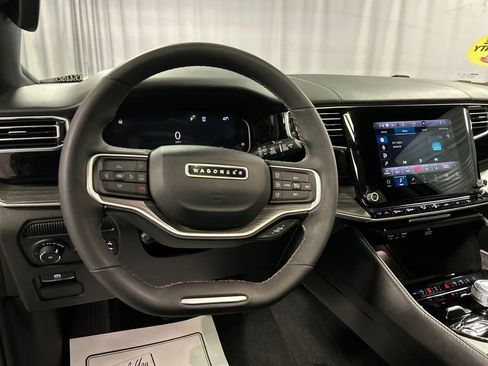 Used 2023 Jeep Wagoneer L Series III w/ Premium Group I AWD/4WD image 15