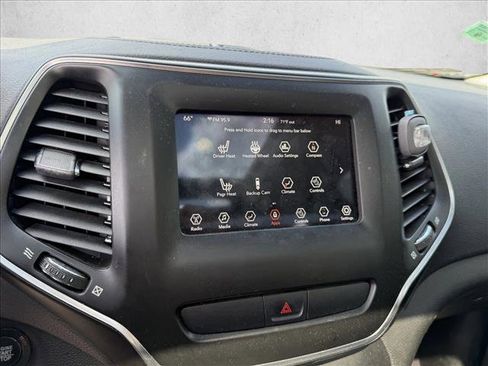 Used 2019 Jeep Cherokee Latitude Plus w/ Comfort/Convenience Group AWD/4WD image 18