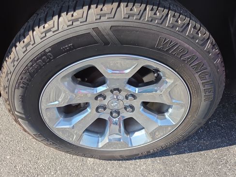 Used 2020 RAM 1500 Big Horn AWD/4WD image 11